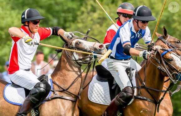 Le prince William, duc de Cambridge et son frère le prince Harry, duc de Sussex lors d'un match de polo de bienfaisance King Power Royal Charity Polo Day à Wokinghan, comté de Berkshire, Royaume Uni, le 10 juillet 2019.
