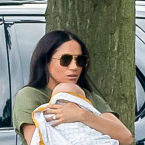 Meghan Markle, duchesse de Sussex et son fils Archie Harrison Mountbatten-Windsor lors d'un match de polo de bienfaisance King Power Royal Charity Polo Day à Wokinghan, comté de Berkshire, Royaume Uni, le 10 juillet 2019.