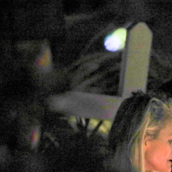 Exclusif - Arrivée samedi 16 février 2019 à Saint-Barthélemy pour les vacances scolaires des filles, Laeticia Hallyday est venue se recueillir sur la tombe de Johnny avec ses filles Jade et Joy, sa mère Françoise Thibaut et Jean Reno avec sa femme Zofia Borucka au cimetière marin de Lorient à Saint-Barthélemy.