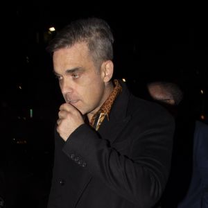 Robbie Williams à la sortie du club "Annabel's" à Londres, le 6 juin 2019.