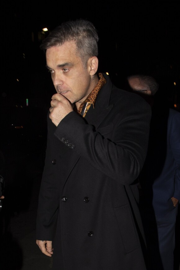 Robbie Williams à la sortie du club "Annabel's" à Londres, le 6 juin 2019.