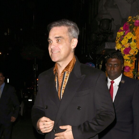 Robbie Williams à la sortie du club "Annabel's" à Londres, le 6 juin 2019.