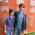 Archives - Yvan Attal et son fils Ben lors de la finale du tournoi de tennis de Roland Garros à Paris, le 6 juin 2010.