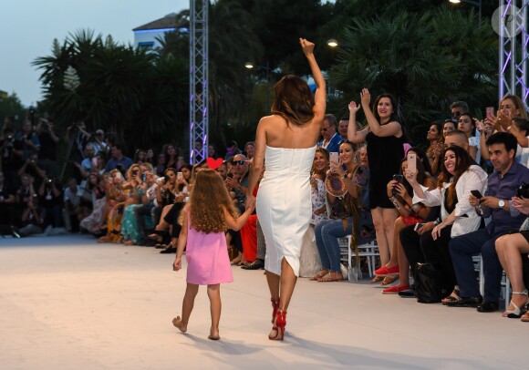 Eva Longoria lors du défilé organisé par la fondation "Global Gift" dans le cadre de la Fashion Week de Marbella, le 11 juillet 2019.