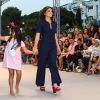 Lana Parrilla lors du défilé organisé par la fondation "Global Gift" dans le cadre de la Fashion Week de Marbella, le 11 juillet 2019.