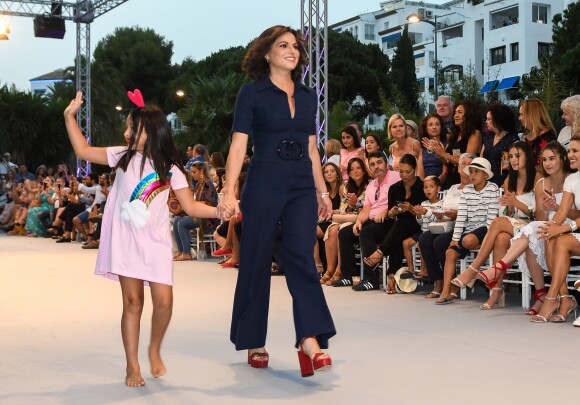 Lana Parrilla lors du défilé organisé par la fondation "Global Gift" dans le cadre de la Fashion Week de Marbella, le 11 juillet 2019.