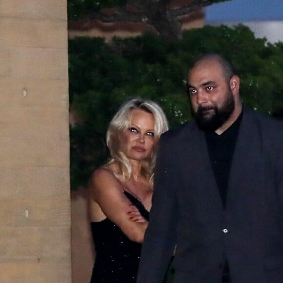 Exclusif - Pamela Anderson et son fils Dylan à la sortie du restaurant Nobu de Malibu le 27 juin 2019.