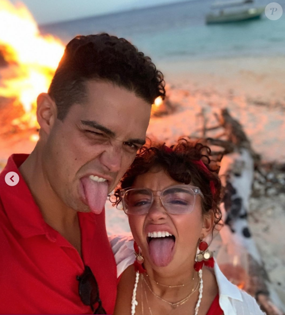 Sarah Hyland et son chéri Wells Adams se sont fiancés. (Juillet 2019)