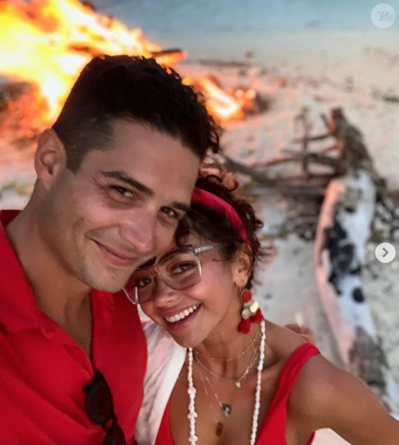 Sarah Hyland et son chéri Wells Adams se sont fiancés. (Juillet 2019)