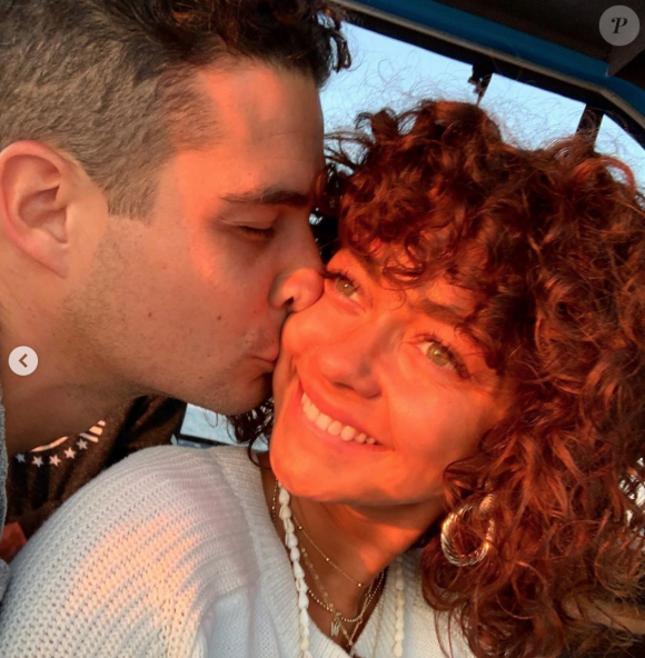 Sarah Hyland et son chéri Wells Adams se sont fiancés. (Juillet 2019)