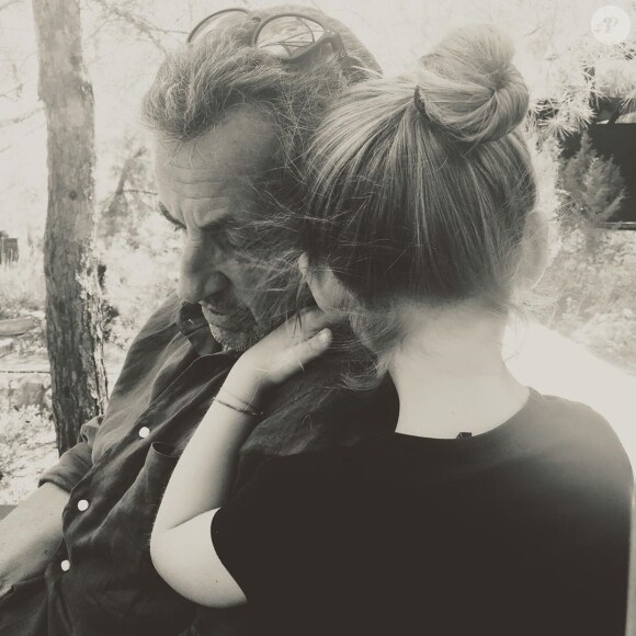 Instant tendresse entre Giulia et son papa Nicolas Sarkozy - photo postée par Carla Bruni sur son compte Instagram le 18 juillet 2019.
