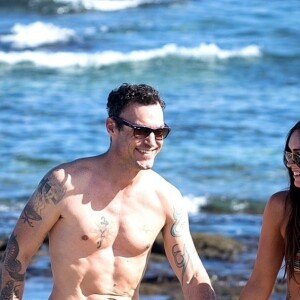 Exclusif - Megan Fox et son mari Brian Austin Green en vacances sur l'île de Kailua-Kona à Hawaï le 28 mars 2018. Le couple qui a traversé des moments difficiles est retourné sur la plage sur laquelle ils se sont mariés.