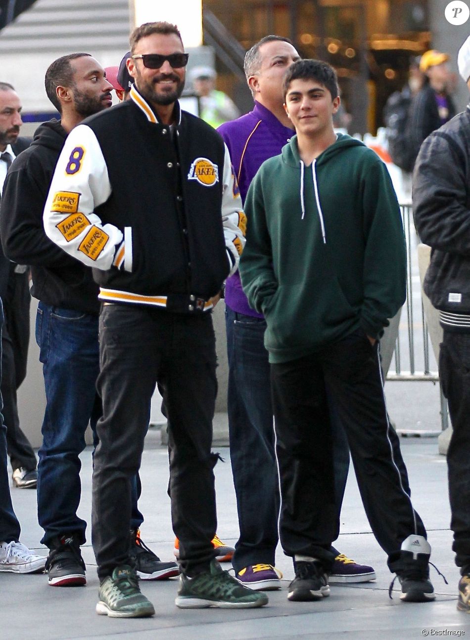 Brian Austin Green et son fils Kassius Green au match de basket des ...