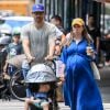 Exclusif - Chelsea Clinton enceinte et son mari Marc Mezvinsky se promènent avec leurs enfants Charlotte et Aidan à New York, le 15 juillet 2019.