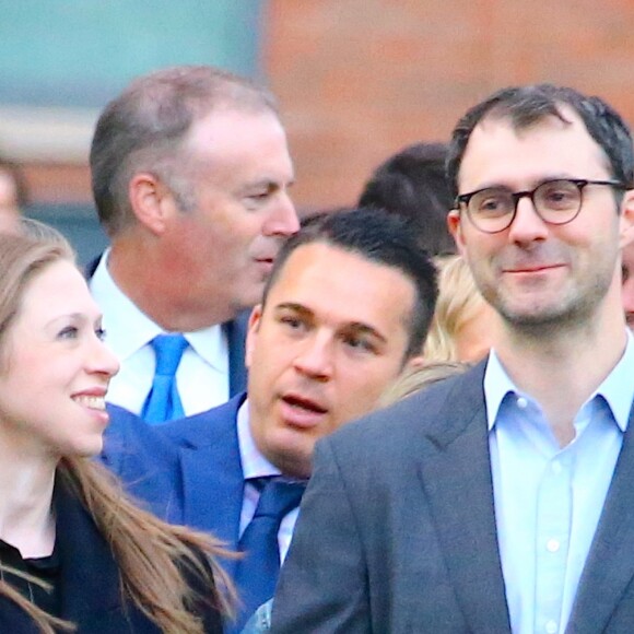 Chelsea Clinton enceinte et son mari Marc Mezvinsky - Les célébrités arrivent Spring Gala 2019 pour la fondation The Diller von Furstenberg Family à New York, le 21 mai 2019