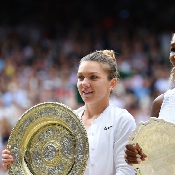 Simona Halep remporte la finale femme du tournoi de Wimbledon "Serena Williams - Simona Halep (2/6 - 2/6)" à Londres, le 13 juillet 2019.