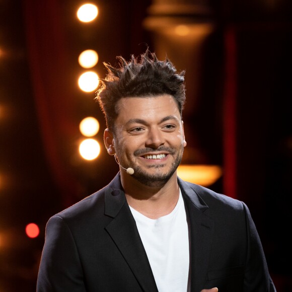 Exclusif - Kev Adams - Enregistrement des séquences de l'émission anniversaire "Elie Kakou, ben alors... 20 ans déjà" au Cirque d'hiver le 29 mai 2019. Depuis le Cirque d'Hiver, un lieu qui était fétiche pour lui, de nombreux artistes et personnalités rendront hommage à leur manière à Élie Kakou et nous diront ce que l'homme et l'artiste représentent pour eux. En juin 1999, l'humoriste et comédien Elie Kakou nous quittait, à l'âge de 39 ans. 20 ans après, cette émission, produite par Productions 13.34 et JYL Production, diffusée sur France 3 le vendredi 14 juin à 21 heures, sera l'occasion de revoir ses plus grands sketches devenus cultes "L'attachée de presse", "Madame Sarfati", "Les professeurs"... mais également de découvrir les témoignages de ceux qui l'ont connu, côtoyé et admiré, et de revenir sur les moments forts de sa carrière : Marseille, la ville de ses débuts, ses apparitions télé, l'aventure magique de La vérité si je mens !, les lettres de noblesse qu'il a donné à l'humour pied noir, l'inspiration qu'il a représenté pour certains, son amour de la danse, mais aussi de la mode... Happenings spécialement préparés pour cette émission, témoignages, chansons, reprises de sketches, documents rares... l'univers d'Élie Kakou sera mis à l'honneur ! © Romuald Meigneux / Bestimage