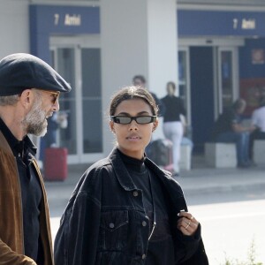 Exclusif - Tina Kunakey et son mari Vincent Cassel arrivent à l'aéroport de Milan lors de la Fashion Week (MLFW). A leur arrivée, un chauffeur vient les chercher en Maserati pour les emmener à leur hôtel. Milan, le 21 septembre 2018.