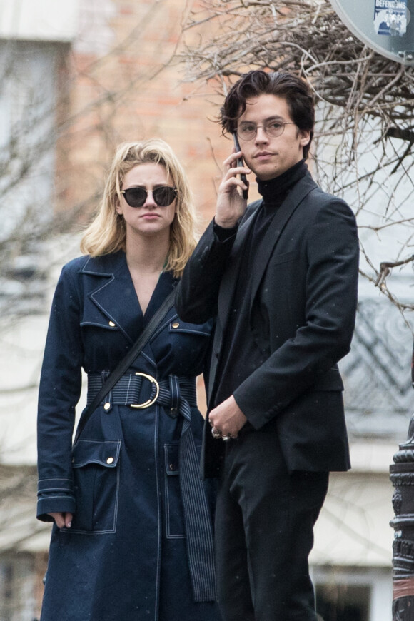 Exclusif  - Cole Sprouse et sa compagne Lili Reinhart profitent d'un moment romantique sur la butte Montmartre à Paris, France, le 2 avril 2018.