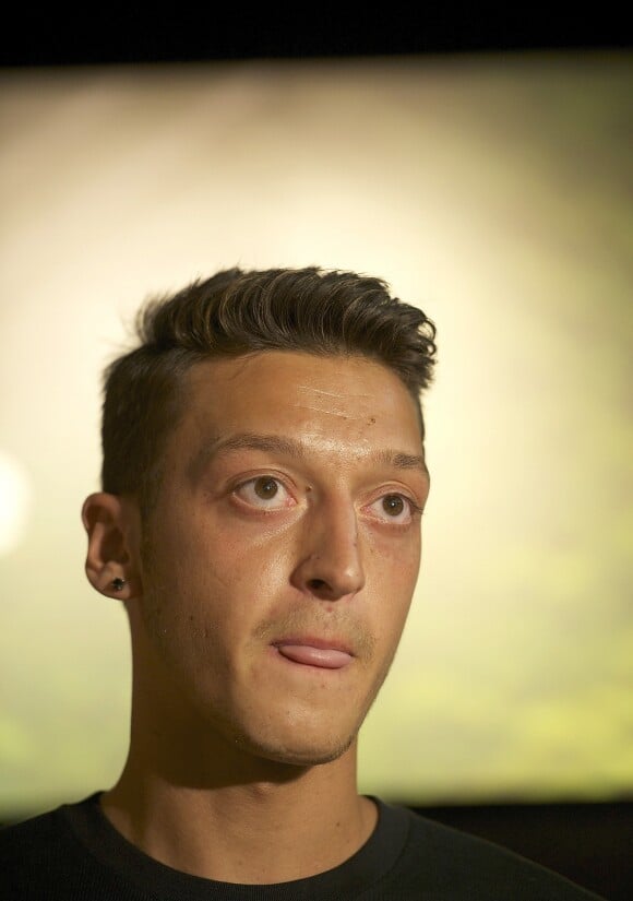 Mesut Ozil, nouvelle egerie de la marque Adidas, a la boutique Adidas du stade Santiago Bernabeu a Madrid