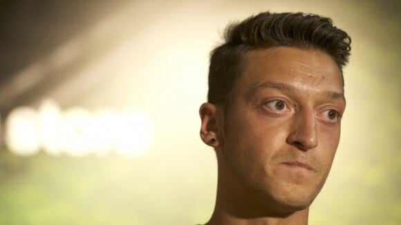 Mesut Özil : Attaqué au couteau, le footballeur secouru par un coéquipier