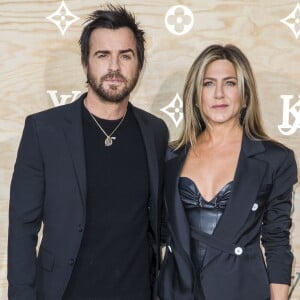 Jennifer Aniston et son mari Justin Theroux - Photocall - Cocktail du dîner de présentation de la nouvelle collection Vuitton "Masters, Les Grands Maîtres" en collaboration avec Jeff Koons au Louvre à Paris, le 11 avril 2017. © Olivier Borde/Bestimage