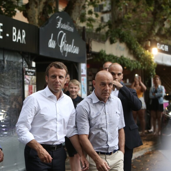 De retour de Tunisie où il a assisté aux funérailles du président Tunisien , le président de la république Emmanuel Macron est venu prendre un bain de foule surprise à Bormes-les-Mimosas le 27 juillet 2019. Il a du se mettre à l'abri quelques minutes quand a éclaté un orage avant de pouvoir reprendre les selfies et dédicaces avec les vacanciers qui l'attendaient et répondre aux questions des journalistes. Le président est actuellement en vacances au Fort de Brégançon dans le var. © Luc Boutria / Nice Matin / Bestimage