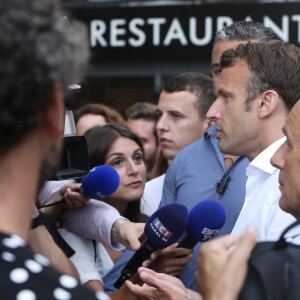 De retour de Tunisie où il a assisté aux funérailles du président Tunisien , le président de la république Emmanuel Macron est venu prendre un bain de foule surprise à Bormes-les-Mimosas le 27 juillet 2019. Il a du se mettre à l'abri quelques minutes quand a éclaté un orage avant de pouvoir reprendre les selfies et dédicaces avec les vacanciers qui l'attendaient et répondre aux questions des journalistes. Le président est actuellement en vacances au Fort de Brégançon dans le var. © Luc Boutria / Nice Matin / Bestimage