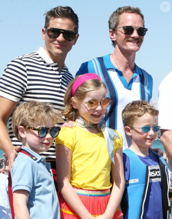 Elton John, son mari David Furnish et leurs fils Elijah et Zachary sont arrivés, avec leurs amis Neil Patrick Harris, son mari David Burtka et leurs enfants Harper et Gideon, au Club 55 à Saint-Tropez. Le 2 août 2019 © Luc Boutria / Nice Matin / Bestimage