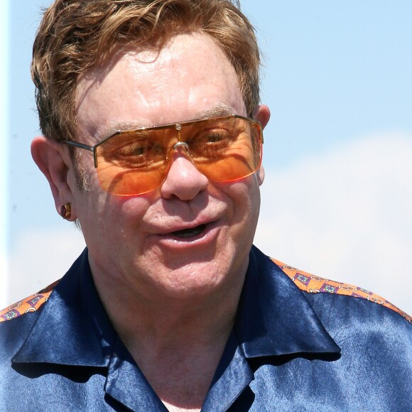Elton John, son mari David Furnish et leurs fils Elijah et Zachary sont arrivés, avec leurs amis Neil Patrick Harris, son mari David Burtka et leurs enfants Harper et Gideon, au Club 55 à Saint-Tropez. Le 2 août 2019 © Luc Boutria / Nice Matin / Bestimage