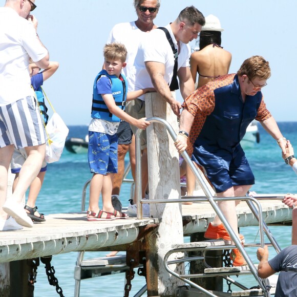 Elton John, son mari David Furnish et leurs fils Elijah et Zachary sont arrivés, avec leurs amis Neil Patrick Harris, son mari David Burtka et leurs enfants Harper et Gideon, au Club 55 à Saint-Tropez. Le 2 août 2019 © Luc Boutria / Nice Matin / Bestimage