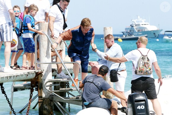Elton John, son mari David Furnish et leurs fils Elijah et Zachary sont arrivés, avec leurs amis Neil Patrick Harris, son mari David Burtka et leurs enfants Harper et Gideon, au Club 55 à Saint-Tropez. Le 2 août 2019 © Luc Boutria / Nice Matin / Bestimage