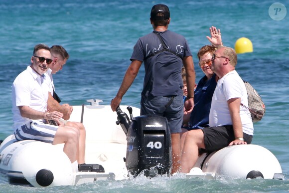 Elton John, son mari David Furnish et leurs fils Elijah et Zachary sont arrivés, avec leurs amis Neil Patrick Harris, son mari David Burtka et leurs enfants Harper et Gideon, au Club 55 à Saint-Tropez. Le 2 août 2019 © Luc Boutria / Nice Matin / Bestimage