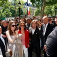 Angelina Jolie quitte le magasin Guerlain sur l'avenue des Champs-Élysées à Paris, en France, le 9 juin 2019.
