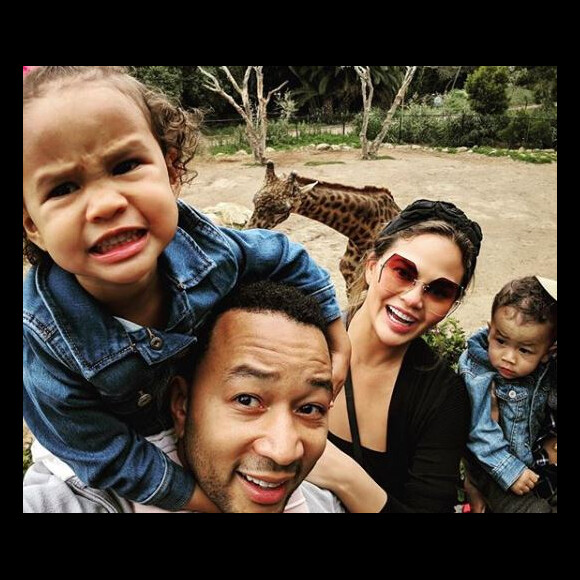 Chrissy Teigen, John Legend et leurs enfants Luna et Miles.