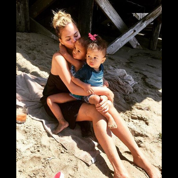 Chrissy Teigen, John Legend et leurs enfants Luna et Miles.