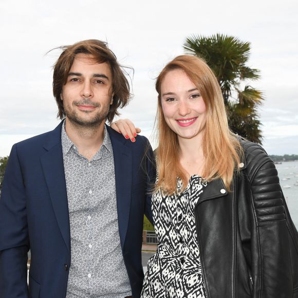 Valentin Vignet et sa compagne Déborah François lors de l'inauguration de l'hôtel Barrière Le Grand Hôtel Dinard, après cinq mois de rénovation, à Dinard, France. © Coadic Guirec/Bestimage