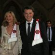 François Baroin intronisé, accompagné de sa compagne Michèle Laroque, dans la confrérie de la Jurade de Saint-Emilion lors de la Fête de la Fleur à Saint-Emilion, le 13 juin 2015 en marge de l'exposition Vinexpo 2015.