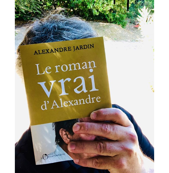 Alexandre Jardin avec son "Roman vrai" sur Instagram, le 5 juillet 2019.