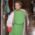 Lauren Hutton participe au défilé Valentino "Collection Haute Couture Automne/Hiver 2019-2020" lors de la Fashion Week de Paris (PFW), le 3 juillet 2019.