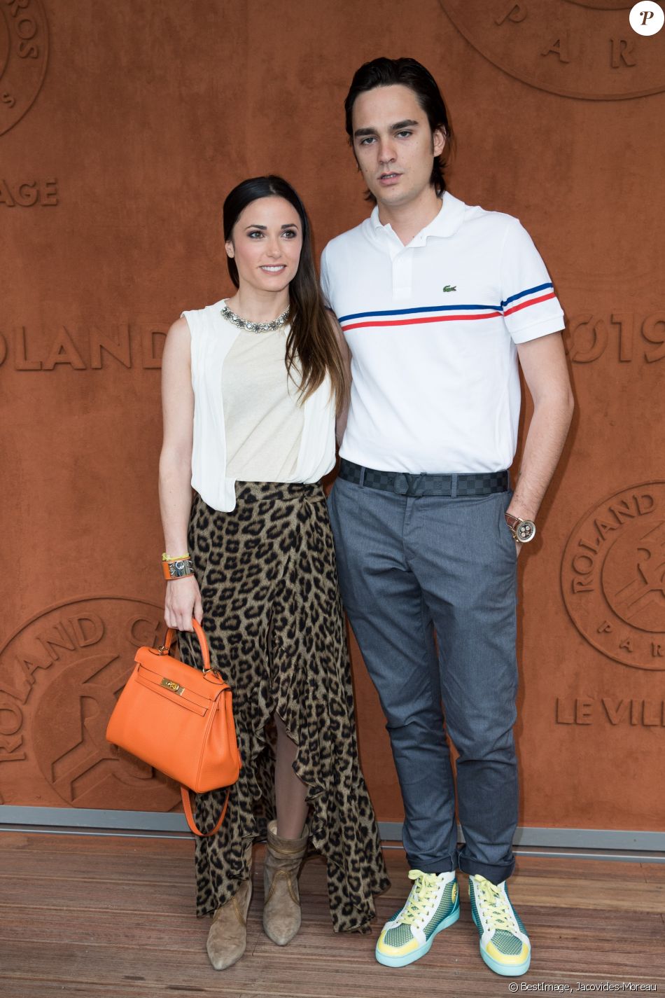 Capucine Anav et son compagnon Alain-Fabien Delon au village lors des