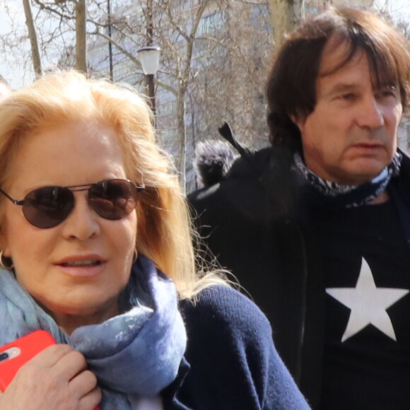 Sylvie Vartan - People à la sortie de la station Fun radio à Paris le 20 mars 2019.