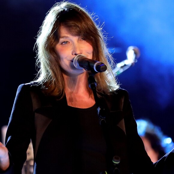 Carla Bruni-Sarkozy en concert au théâtre de Verdure du Grand Jardin à Le Lavandou le 23 juillet 2019. © Dominique Jacovides-Cyril Moreau/Bestimage