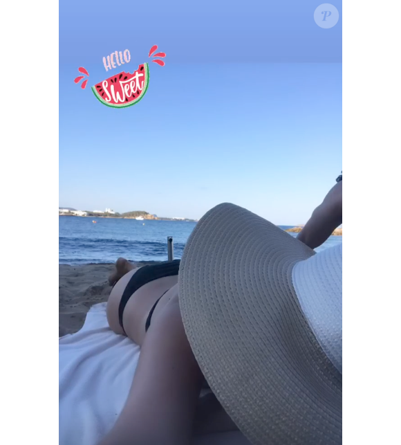 Jazmin Grace Grimaldi bronze en bikini à Ibiza