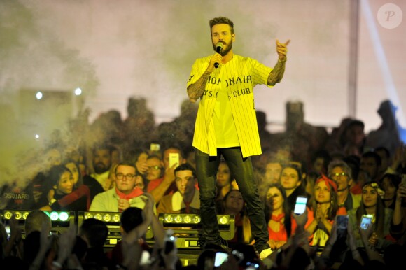 Matt Pokora (M Pokora) lors de l'enregistrement de l'émission "La Chanson Challenge 2019" aux Arènes de Nîmes, le 17 mai 2019. Et un nouveau programme autour de la chanson ! Le samedi 17 août prochain, TF1 lancera à 21h05 un nouveau divertissement baptisé "La chanson challenge". Durant cette émission produite par DMLSTV, plusieurs artistes français se lanceront des challenges autour de la musique. Pendant deux mois, ces chanteurs et comédiens se sont lancé à tour de rôle des défis sur les réseaux sociaux : interpréter un titre à l'opposé de leur univers habituel. © Guillaume Gaffiot/Bestimage
