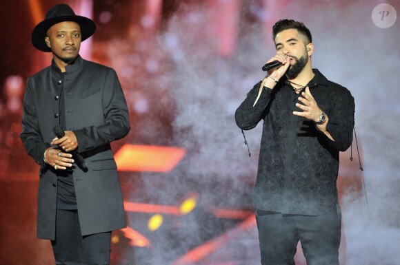 Soprano et Kendji Girac lors de l'enregistrement de l'émission "La Chanson Challenge 2019" aux Arènes de Nîmes. Le samedi 17 août 2019, TF1 lancera à 21h05 un nouveau divertissement baptisé "La chanson challenge". Durant cette émission produite par DMLSTV, plusieurs artistes français se lanceront des challenges autour de la musique. Pendant deux mois, ces chanteurs et comédiens se sont lancé à tour de rôle des défis sur les réseaux sociaux : interpréter un titre à l'opposé de leur univers habituel. © Guillaume Gaffiot/Bestimage