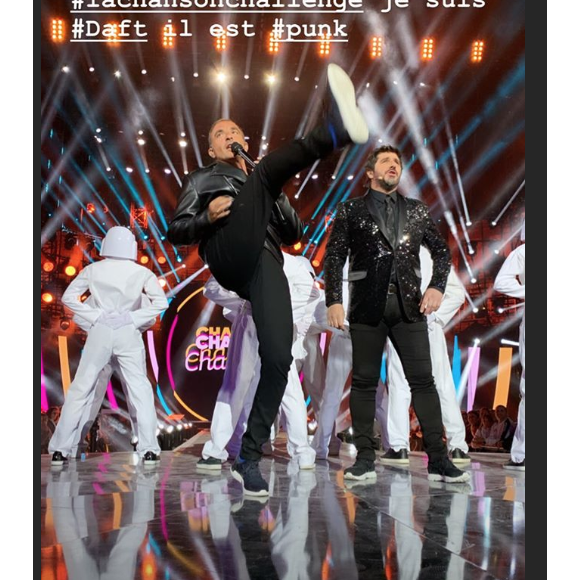 Nikos Aliagas a chanté sur le plateau de l'émission "La Chanson Challenge", le 17 août 2019 sur TF1.