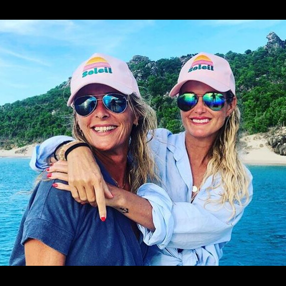 Laeticia Hallyday en vacances à Saint-Barthélemy, avec son amie Marie Poniatowski. Elles sont photographiées par Pierre Rambaldi le 18 août 2019.