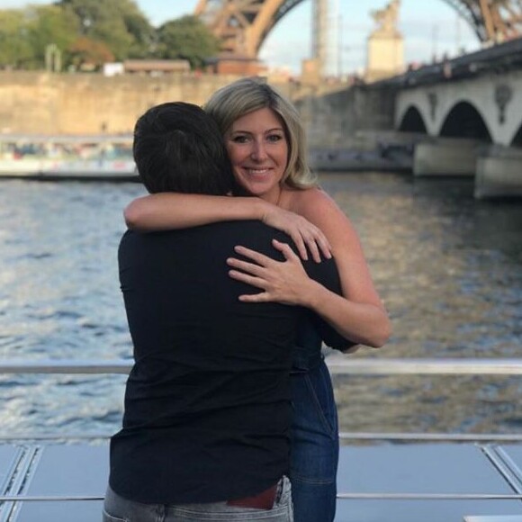 Amanda Sthers célèbre les 16 ans de son fils Oscar lors d'une croisière Ducasse sur Seine, à Paris, le 19 août 2019. 