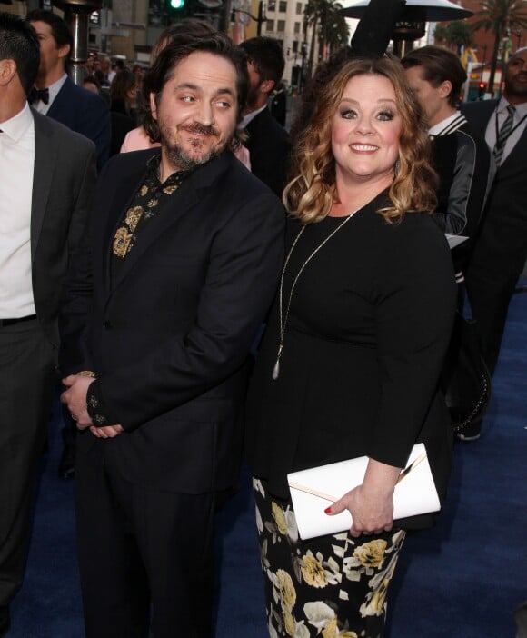 Ben Falcone et sa femme Melissa McCarthy à la première de "CHIPS" au théâtre Chinois à Hollywood, le 20 mars 2017.